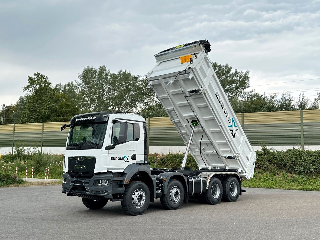 MAN TGS 35.480 8x4 EuromixMTP 3-Seiten-Kipper - Kipper: das Bild 1 MAN TGS 35.480 8x4 EuromixMTP 3-Seiten-Kipper - Kipper: das Bild 1