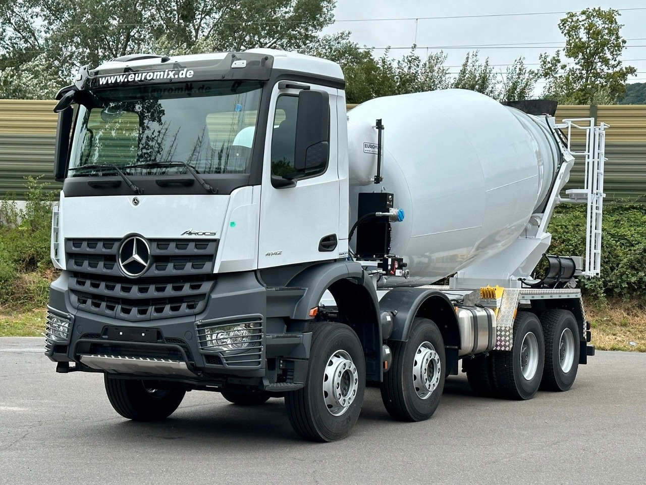 Mercedes-Benz AROCS 5 4142 B 8X4 Euro 3 EuromixMTP EM 10 - Fahrmischer: das Bild 2 Mercedes-Benz AROCS 5 4142 B 8X4 Euro 3 EuromixMTP EM 10 - Fahrmischer: das Bild 2