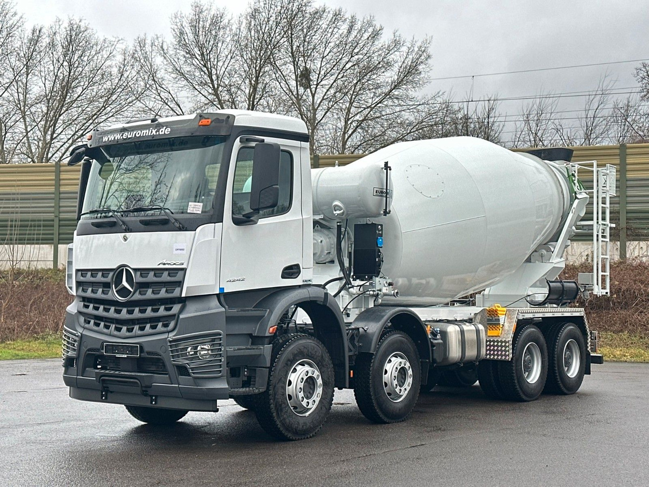 Mercedes-Benz AROCS 5 4242 8x4 Euro5 EuromixMTP EM 12m R - Fahrmischer: das Bild 3 Mercedes-Benz AROCS 5 4242 8x4 Euro5 EuromixMTP EM 12m R - Fahrmischer: das Bild 3