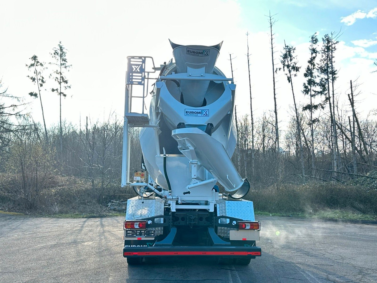 Mercedes-Benz Arocs 5 3743 8X4 / Euro6e EuromixMTP EM 10 L - Fahrmischer: das Bild 4 Mercedes-Benz Arocs 5 3743 8X4 / Euro6e EuromixMTP EM 10 L - Fahrmischer: das Bild 4