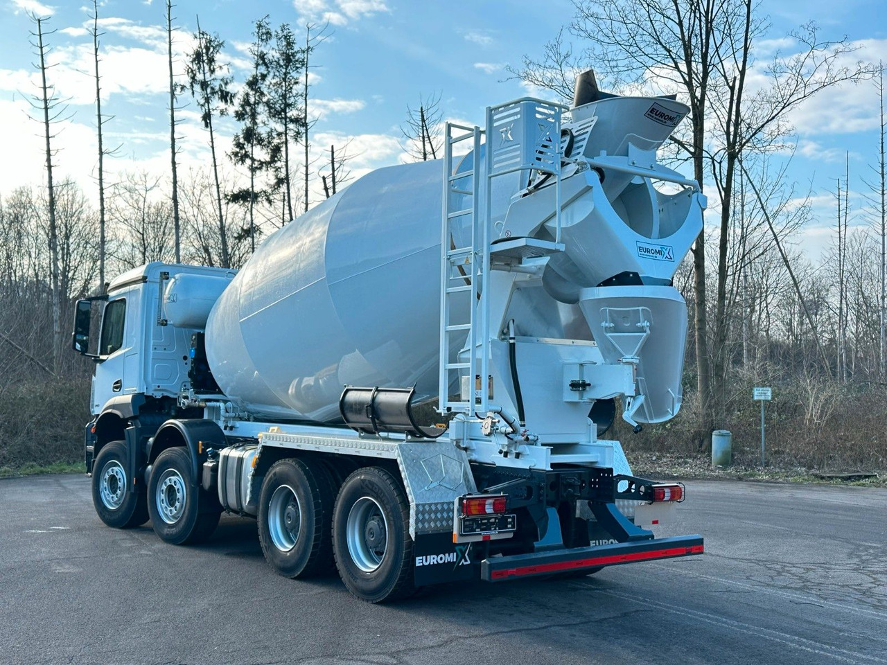Mercedes-Benz Arocs 5 3743 8X4 / Euro6e EuromixMTP EM 10 L - Fahrmischer: das Bild 4 Mercedes-Benz Arocs 5 3743 8X4 / Euro6e EuromixMTP EM 10 L - Fahrmischer: das Bild 4