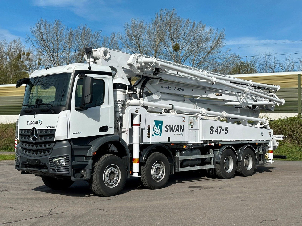Mercedes-Benz Arocs 5 4542 8x4 SWAN TSP 47-5 160RZ ( 47m ) - Fahrmischer: das Bild 3 Mercedes-Benz Arocs 5 4542 8x4 SWAN TSP 47-5 160RZ ( 47m ) - Fahrmischer: das Bild 3