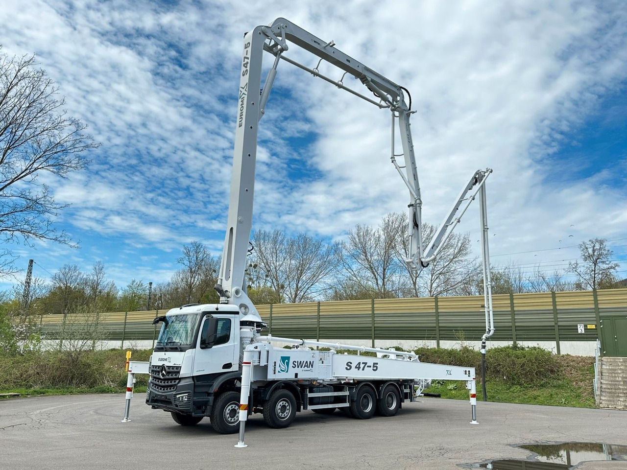 Mercedes-Benz Arocs 5 4542 8x4 SWAN TSP 47-5 160RZ ( 47m ) - Fahrmischer: das Bild 1 Mercedes-Benz Arocs 5 4542 8x4 SWAN TSP 47-5 160RZ ( 47m ) - Fahrmischer: das Bild 1