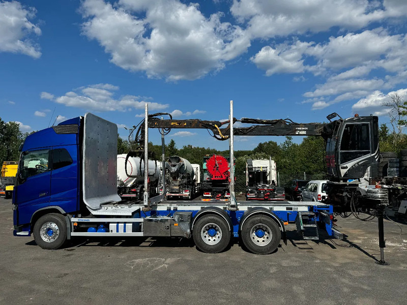 Volvo FH 6x4, Timber-truck + Jonsered 1080, 2017 - Holztransporter, Autokran: das Bild 4 Volvo FH 6x4, Timber-truck + Jonsered 1080, 2017 - Holztransporter, Autokran: das Bild 4