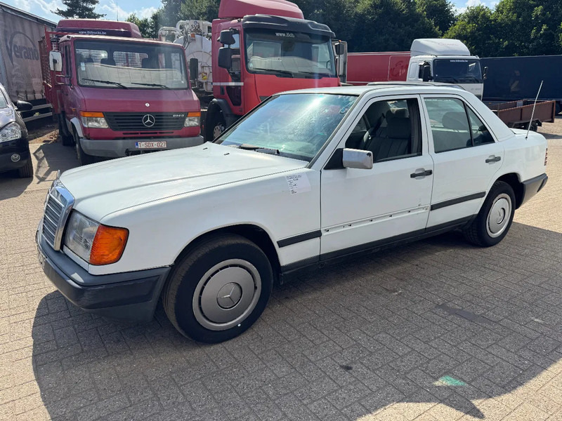 Mercedes-Benz 200-serie **W124-250D** - Limousine: das Bild 1 Mercedes-Benz 200-serie **W124-250D** - Limousine: das Bild 1