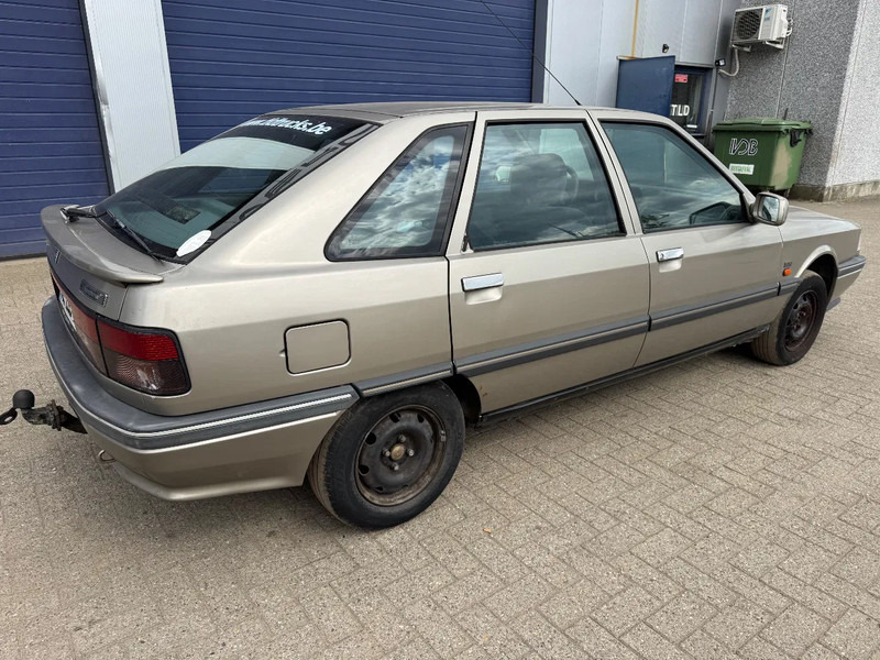 Renault 21 **PETROL-ESSENCE** - Limousine: das Bild 4 Renault 21 **PETROL-ESSENCE** - Limousine: das Bild 4