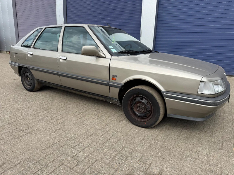 Renault 21 **PETROL-ESSENCE** - Limousine: das Bild 3 Renault 21 **PETROL-ESSENCE** - Limousine: das Bild 3