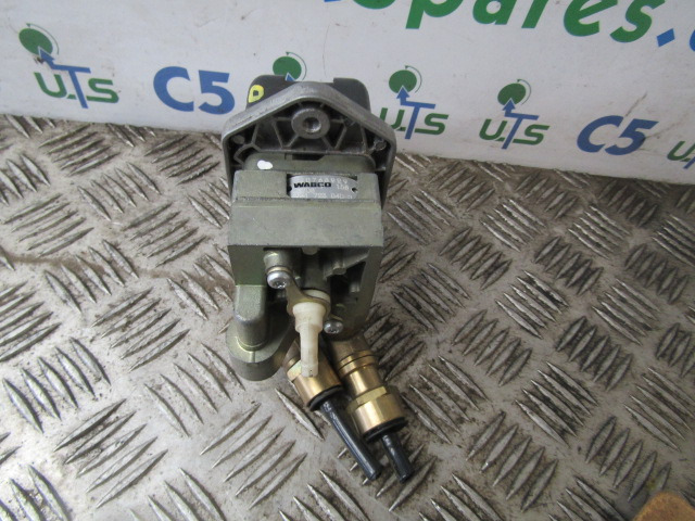 VOLVO FE HAND BRAKE CONTROL UNIT WABCO 20763929 - Elektrische Ausrüstung für LKW: das Bild 2 VOLVO FE HAND BRAKE CONTROL UNIT WABCO 20763929 - Elektrische Ausrüstung für LKW: das Bild 2