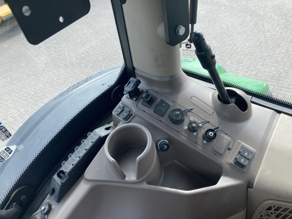 John Deere 6R230 - Traktor: das Bild 4 John Deere 6R230 - Traktor: das Bild 4