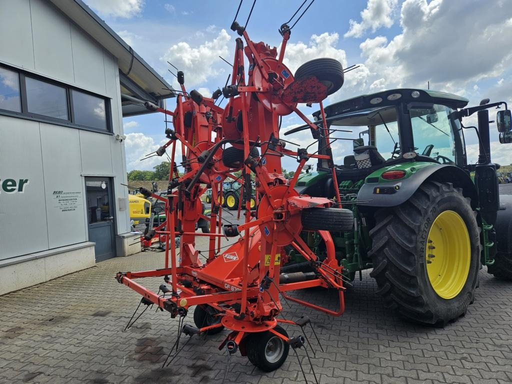 Kuhn GF8702 - Heuwender/ Wenderechen: das Bild 3 Kuhn GF8702 - Heuwender/ Wenderechen: das Bild 3