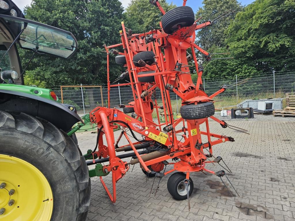 Kuhn GF8702 - Heuwender/ Wenderechen: das Bild 4 Kuhn GF8702 - Heuwender/ Wenderechen: das Bild 4