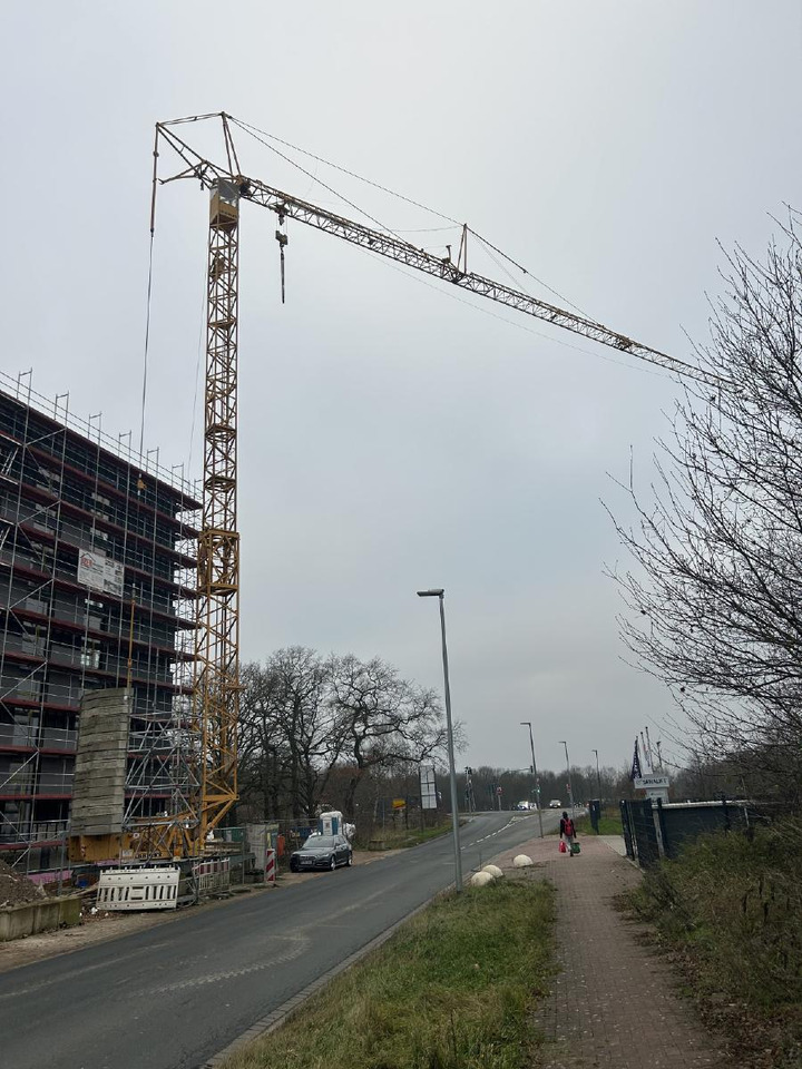 Liebherr 71k Baukran Turmdrehkran 71 K / Baujahr 2003 gebraucht - Turmkran: das Bild 1 Liebherr 71k Baukran Turmdrehkran 71 K / Baujahr 2003 gebraucht - Turmkran: das Bild 1