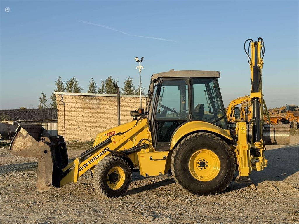 New Holland B 110-4PT , 2 quick couplers - Baggerlader: das Bild 3 New Holland B 110-4PT , 2 quick couplers - Baggerlader: das Bild 3