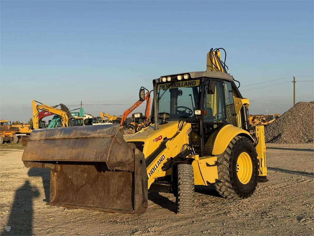 New Holland B 110-4PT , 2 quick couplers - Baggerlader: das Bild 2 New Holland B 110-4PT , 2 quick couplers - Baggerlader: das Bild 2