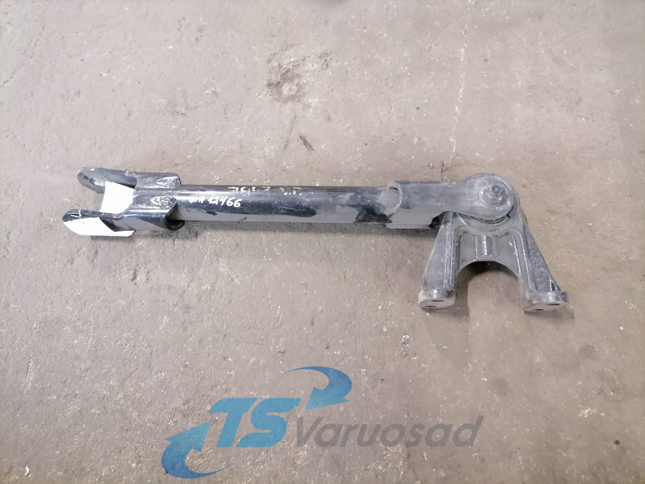 MAN Anti roll bar bracket 81437185111 - Stabilisator für LKW: das Bild 1 MAN Anti roll bar bracket 81437185111 - Stabilisator für LKW: das Bild 1