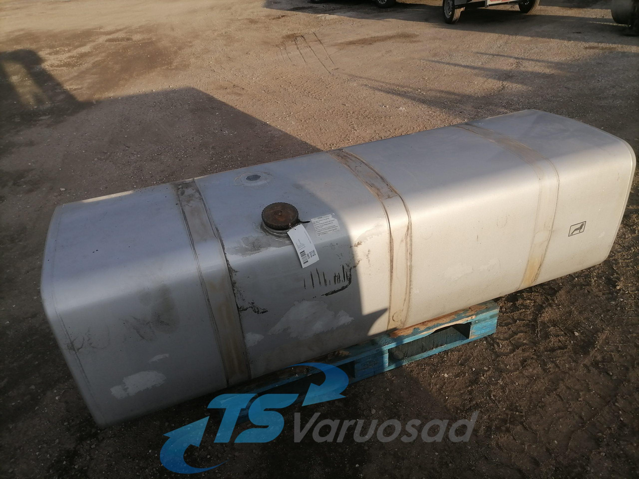 MAN Kütusepaak 800L 81122015598 - Kraftstofftank für LKW: das Bild 1 MAN Kütusepaak 800L 81122015598 - Kraftstofftank für LKW: das Bild 1