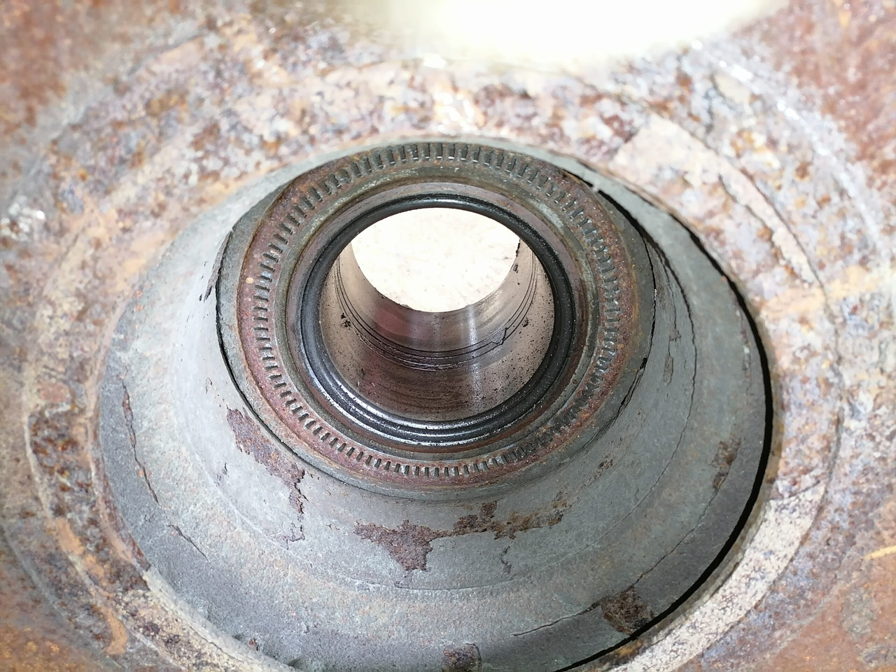 MAN Rear axel hub 81357013155 - Radnabe/-lagerung für LKW: das Bild 3 MAN Rear axel hub 81357013155 - Radnabe/-lagerung für LKW: das Bild 3