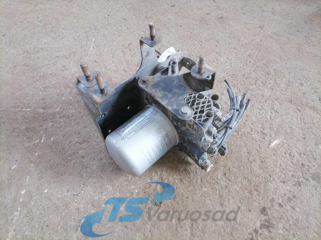 Mercedes-Benz Air dryer A0004461664 - Bremsventil für LKW: das Bild 1 Mercedes-Benz Air dryer A0004461664 - Bremsventil für LKW: das Bild 1