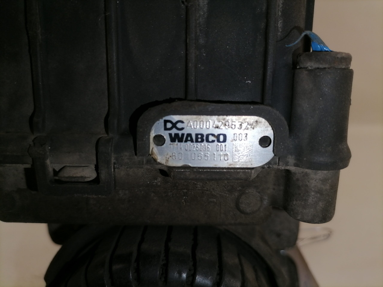 Mercedes-Benz EBS brake valve A0004296324 - Bremsventil für LKW: das Bild 3 Mercedes-Benz EBS brake valve A0004296324 - Bremsventil für LKW: das Bild 3