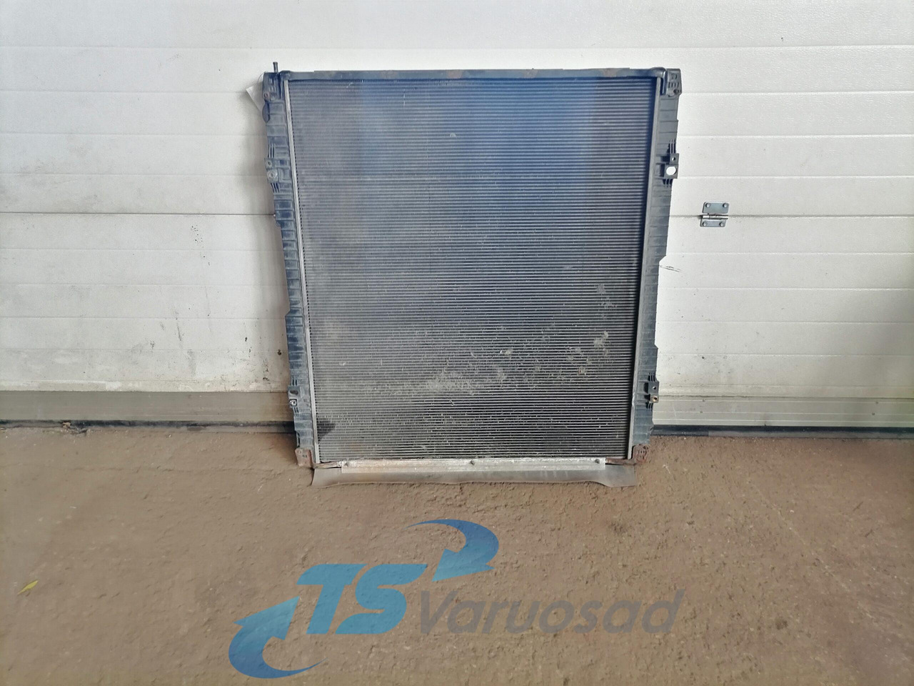 Scania Cooling radiator 1784616 - Kühler für LKW: das Bild 2 Scania Cooling radiator 1784616 - Kühler für LKW: das Bild 2