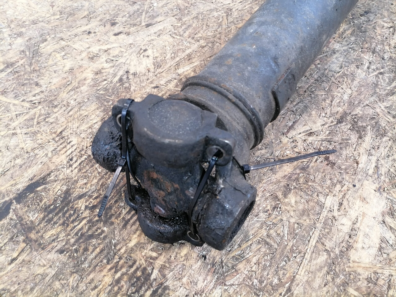 Scania Propeller shaft 1758402 - Kardanwelle für LKW: das Bild 5 Scania Propeller shaft 1758402 - Kardanwelle für LKW: das Bild 5