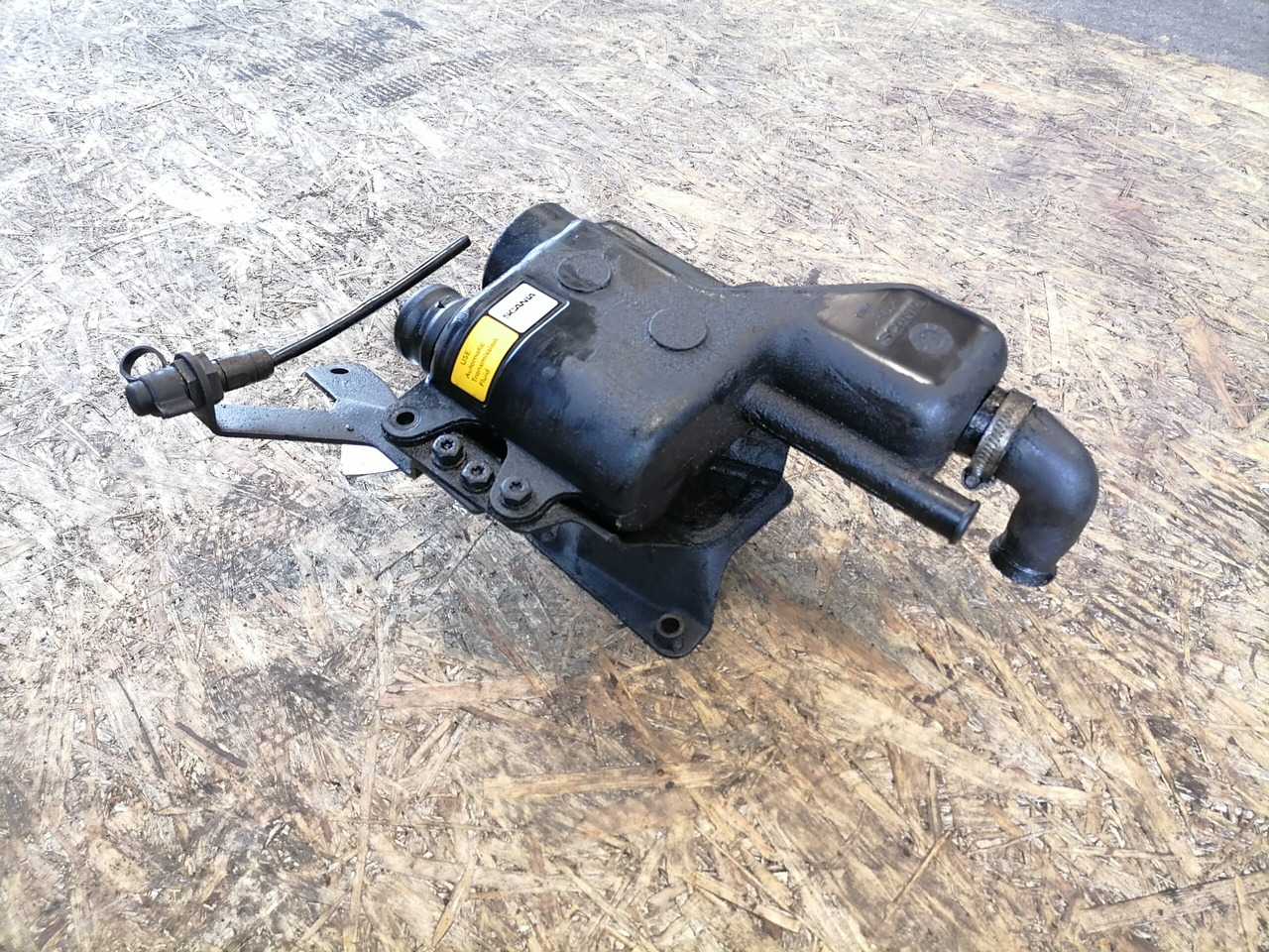 Scania Scania steering oil tank 1461351 - Lenkungsschlauch für LKW: das Bild 2 Scania Scania steering oil tank 1461351 - Lenkungsschlauch für LKW: das Bild 2