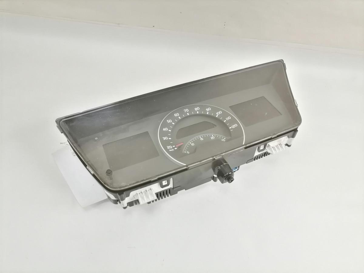 Volvo Dashboard 22038170 - Armaturenbrett für LKW: das Bild 2 Volvo Dashboard 22038170 - Armaturenbrett für LKW: das Bild 2