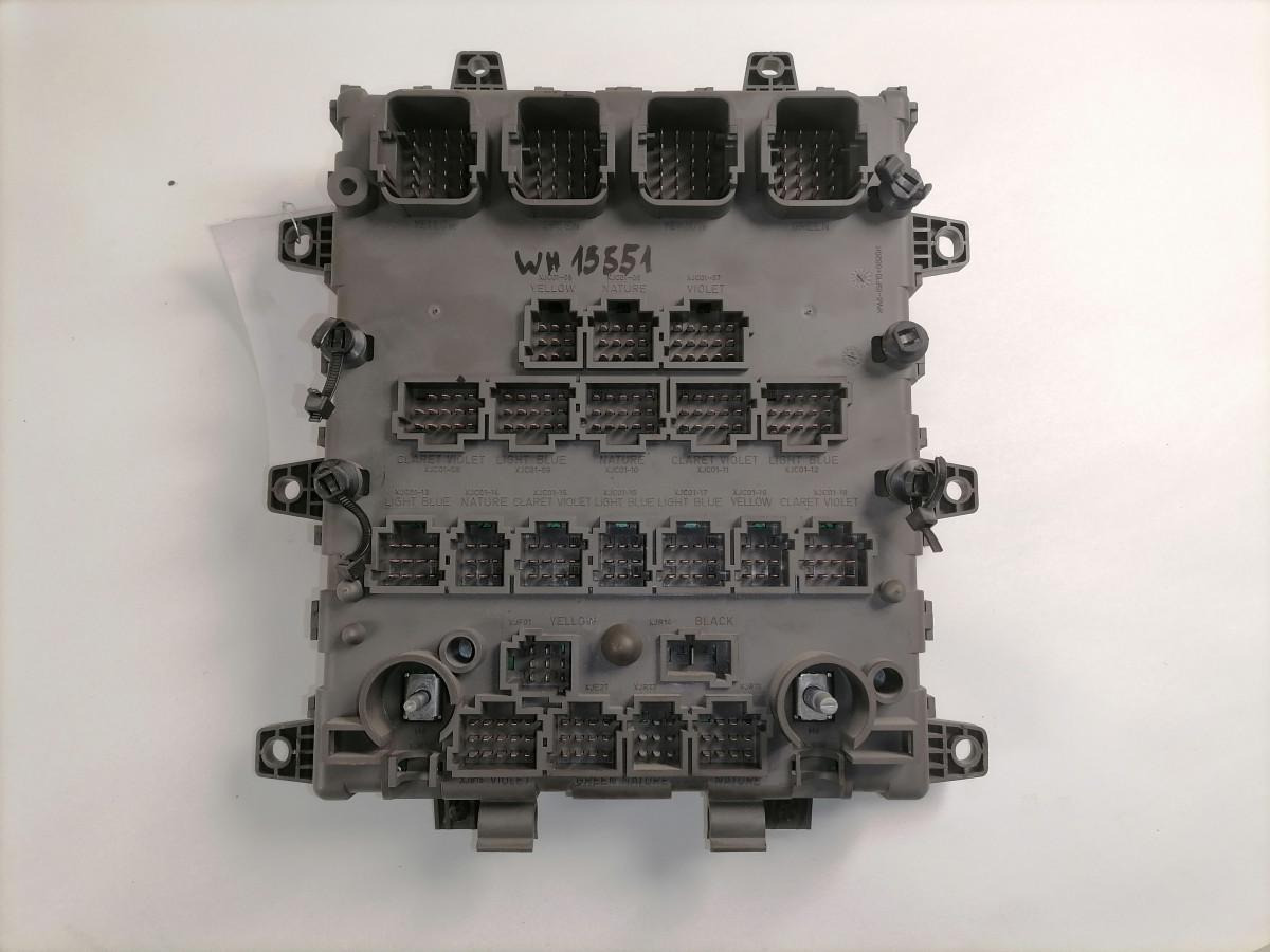 Volvo Kaitsmepaneel 7421045777 - Sicherung für LKW: das Bild 4 Volvo Kaitsmepaneel 7421045777 - Sicherung für LKW: das Bild 4