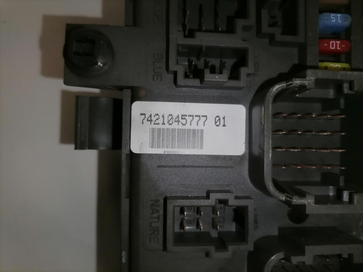 Volvo Kaitsmepaneel 7421045777 - Sicherung für LKW: das Bild 5 Volvo Kaitsmepaneel 7421045777 - Sicherung für LKW: das Bild 5