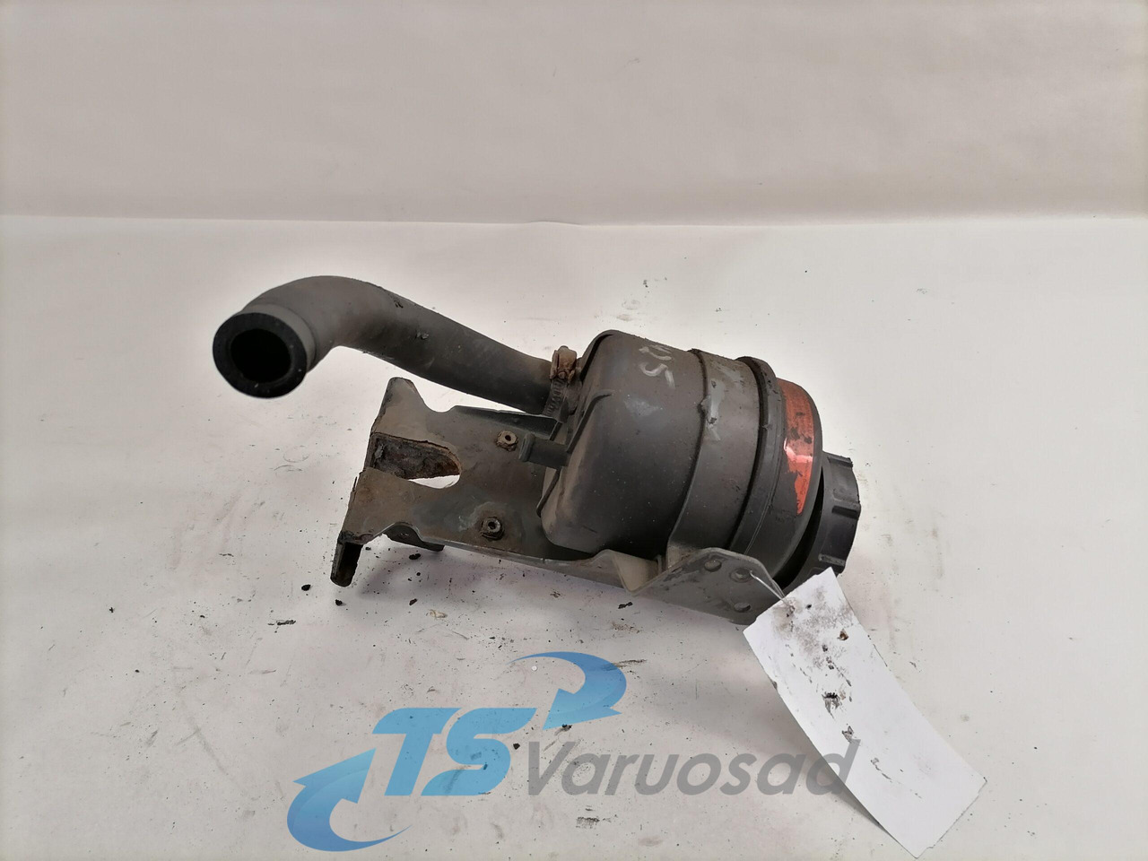 Volvo Steering oil tank+ bracket 1592945 - Lenkungsschlauch für LKW: das Bild 1 Volvo Steering oil tank+ bracket 1592945 - Lenkungsschlauch für LKW: das Bild 1