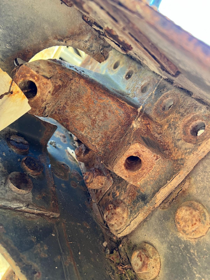 Volvo V-rod bracket 20393738 - Achse und Teile für LKW: das Bild 1 Volvo V-rod bracket 20393738 - Achse und Teile für LKW: das Bild 1