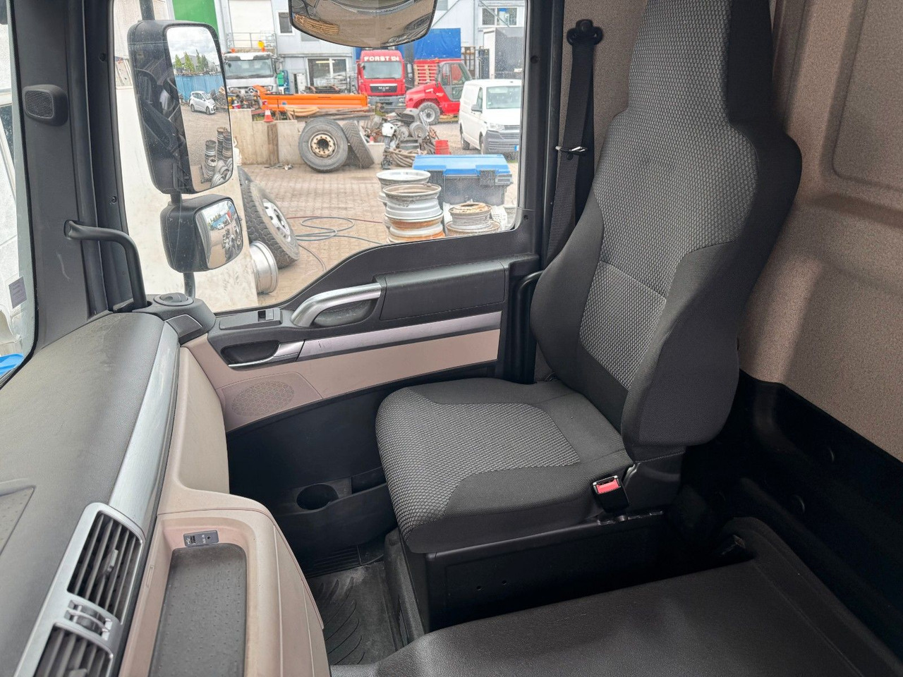 MAN 18.290 4X2 Koffer / Plane Top Zustand 8,30 Meter - Plane LKW: das Bild 4 MAN 18.290 4X2 Koffer / Plane Top Zustand 8,30 Meter - Plane LKW: das Bild 4