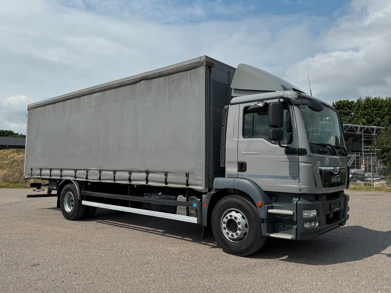 MAN 18.290 4X2 Koffer / Plane Top Zustand 8,30 Meter - Plane LKW: das Bild 1 MAN 18.290 4X2 Koffer / Plane Top Zustand 8,30 Meter - Plane LKW: das Bild 1