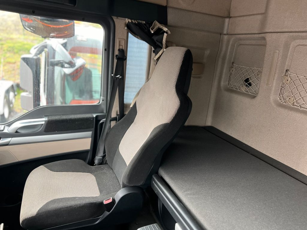 MAN 26.460 6X2 Retarder Klima Navigation guter Zust. - Abrollkipper: das Bild 5 MAN 26.460 6X2 Retarder Klima Navigation guter Zust. - Abrollkipper: das Bild 5