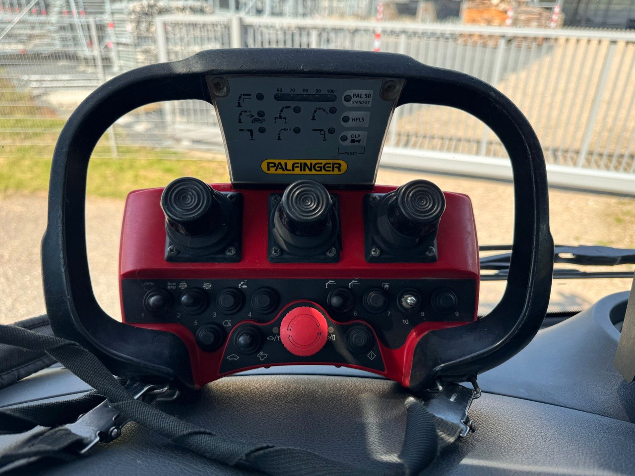 Mercedes-Benz 2540 6X2 Pritsche Palfinger PK 12002 mit Funk - Autokran: das Bild 4 Mercedes-Benz 2540 6X2 Pritsche Palfinger PK 12002 mit Funk - Autokran: das Bild 4