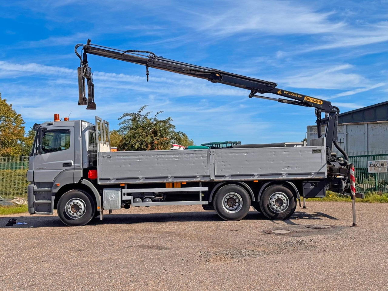 Mercedes-Benz 2540 6X2 Pritsche Palfinger PK 12002 mit Funk - Autokran: das Bild 1 Mercedes-Benz 2540 6X2 Pritsche Palfinger PK 12002 mit Funk - Autokran: das Bild 1