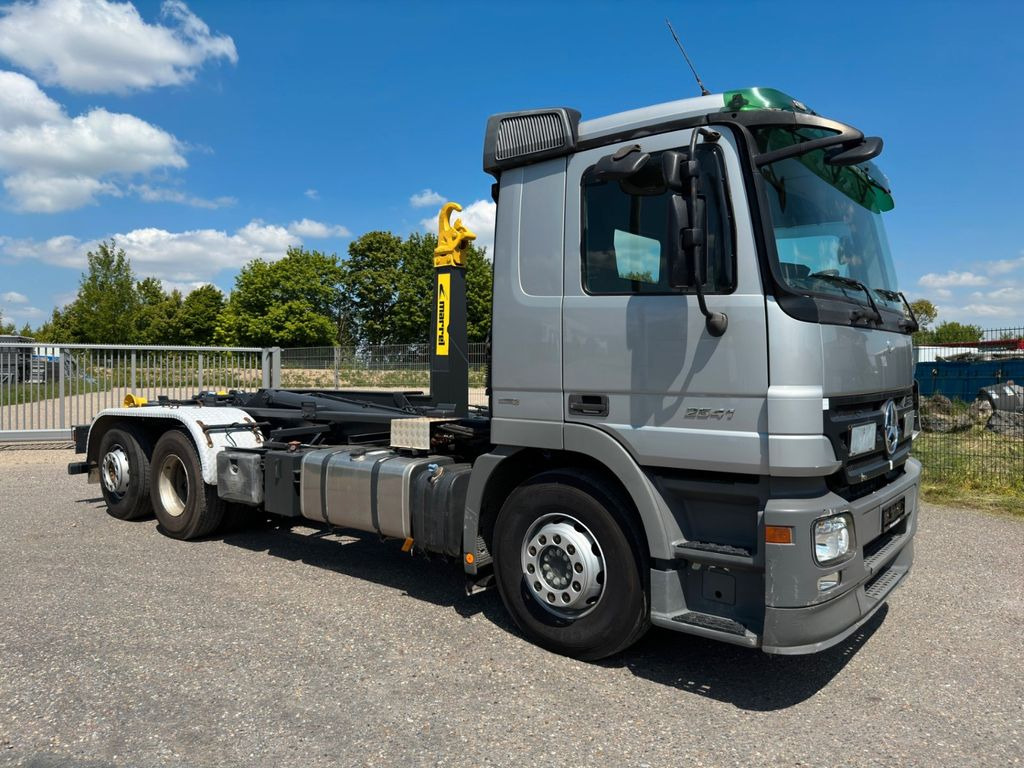 Mercedes-Benz 2541 6X2 Marrel Abroller Hydr. Verriegelung - Abrollkipper: das Bild 1 Mercedes-Benz 2541 6X2 Marrel Abroller Hydr. Verriegelung - Abrollkipper: das Bild 1