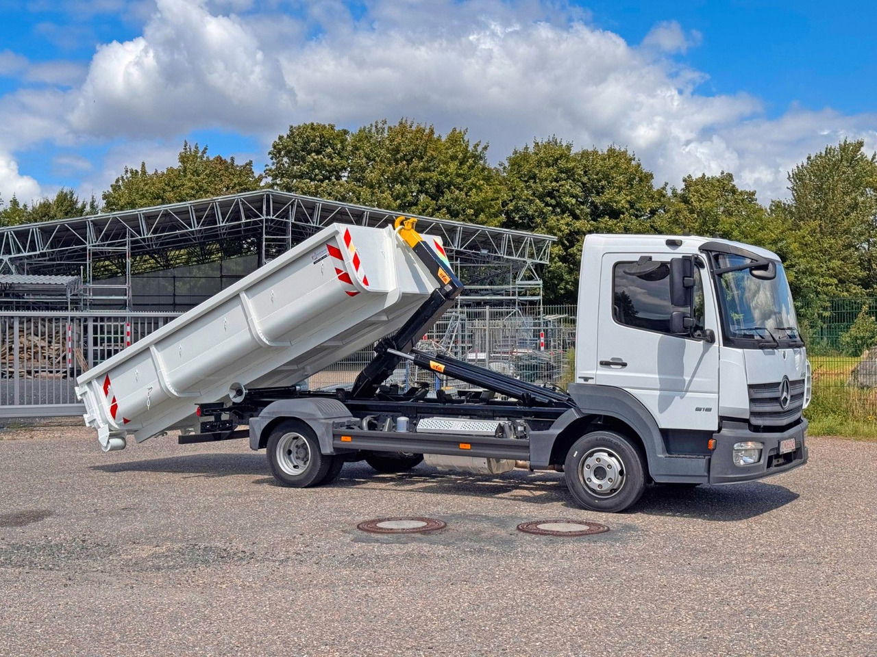 Mercedes-Benz 816 4X2 mit neuem Hyva Abroller Funk - Abrollkipper: das Bild 1 Mercedes-Benz 816 4X2 mit neuem Hyva Abroller Funk - Abrollkipper: das Bild 1