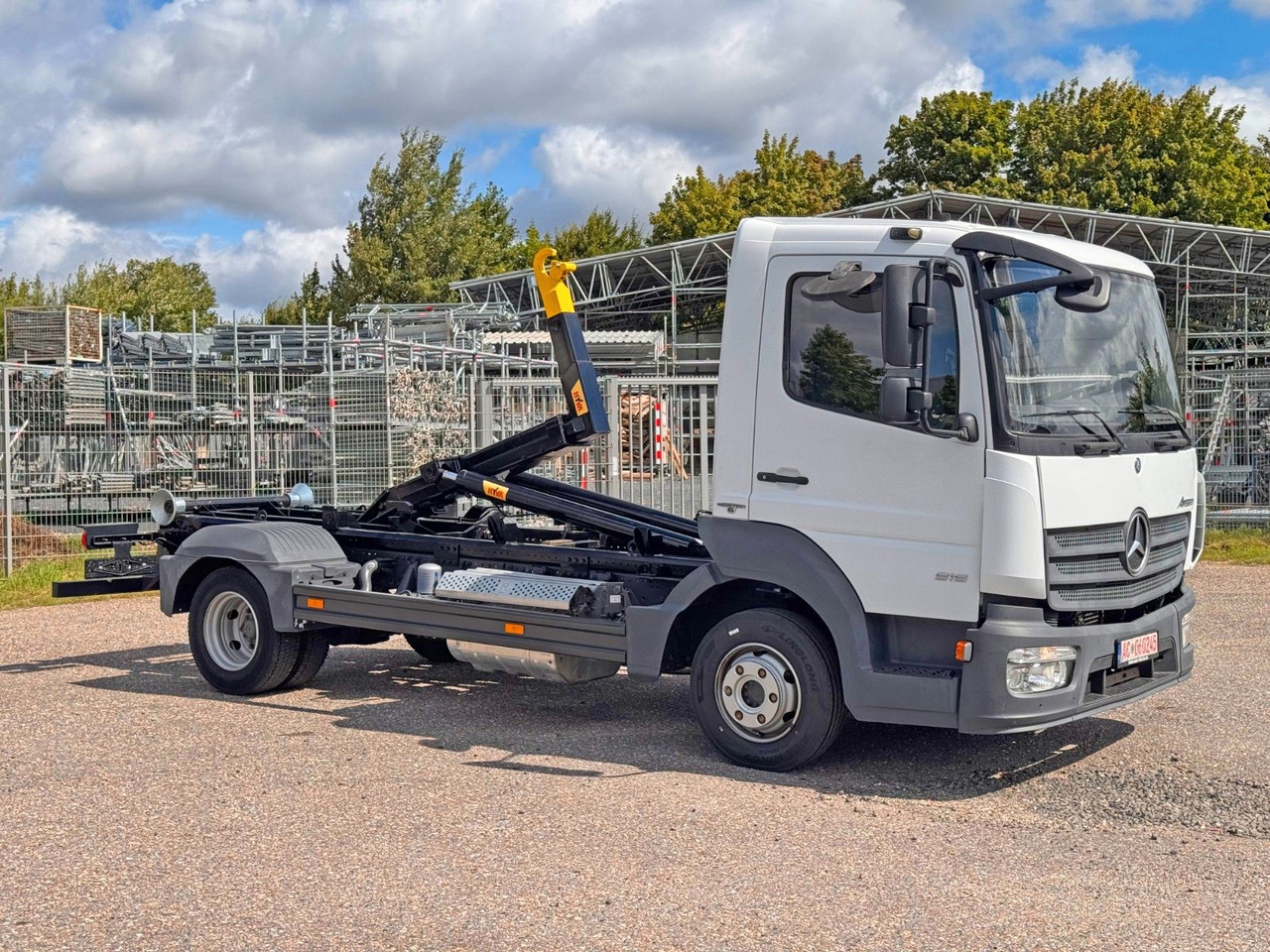 Mercedes-Benz 816 4X2 mit neuem Hyva Abroller Funk - Abrollkipper: das Bild 2 Mercedes-Benz 816 4X2 mit neuem Hyva Abroller Funk - Abrollkipper: das Bild 2