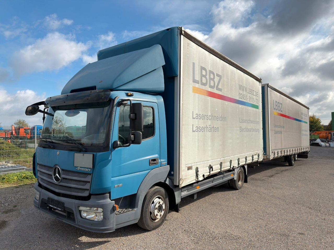 Mercedes-Benz 818 4X2 Pritsche & Plane & Tang Pritsche & Plane Mercedes-Benz 818 4X2 Pritsche & Plane & Tang Pritsche & Plane - Planen Transporter: das Bild 1 Mercedes-Benz 818 4X2 Pritsche & Plane & Tang Pritsche & Plane Mercedes-Benz 818 4X2 Pritsche & Plane & Tang Pritsche & Plane - Planen Transporter: das Bild 1