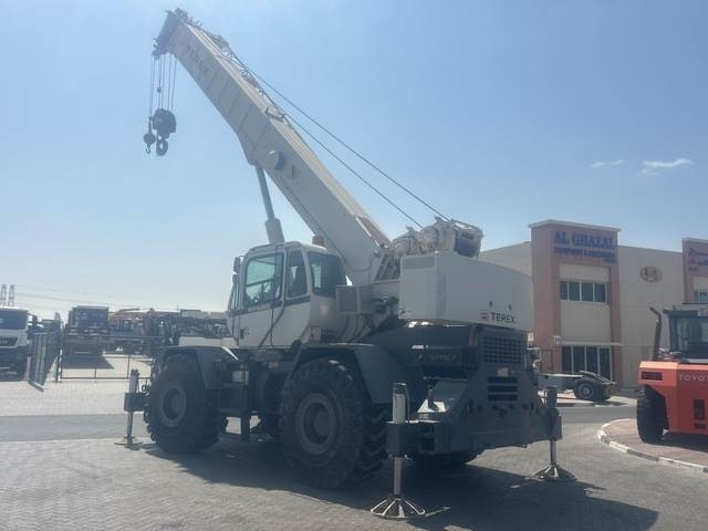 Terex RT555 - Geländekran: das Bild 2 Terex RT555 - Geländekran: das Bild 2