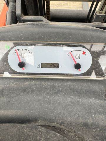 UniCarriers D1F5F50U - Dieselstapler: das Bild 4 UniCarriers D1F5F50U - Dieselstapler: das Bild 4