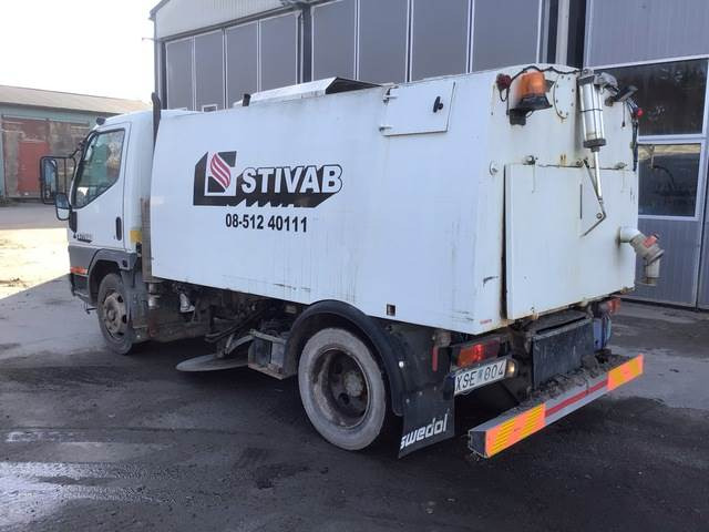 Mitsubishi Canter - Kehrmaschine: das Bild 2 Mitsubishi Canter - Kehrmaschine: das Bild 2