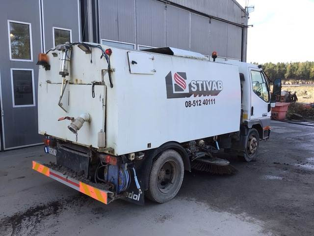 Mitsubishi Canter - Kehrmaschine: das Bild 3 Mitsubishi Canter - Kehrmaschine: das Bild 3