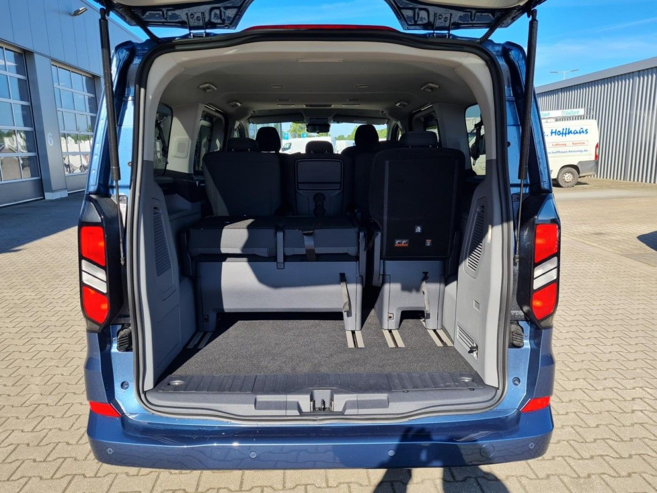 Personentransporter Ford Tourneo Custom 320 Titanium L1 AG 8-Sitze LED KA: das Bild 6