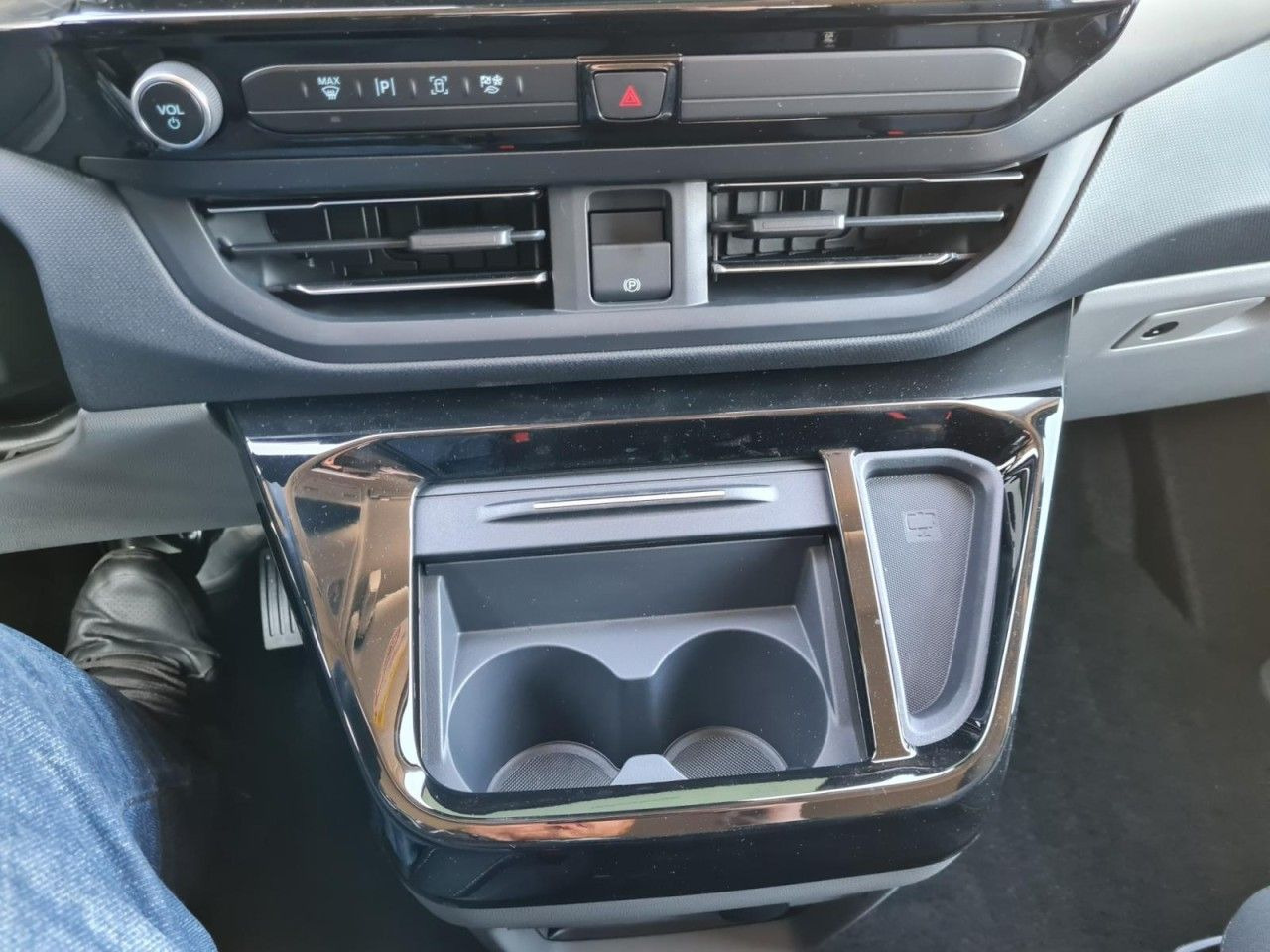 Personentransporter Ford Tourneo Custom 320 Titanium L1 AG 8-Sitze LED KA: das Bild 17