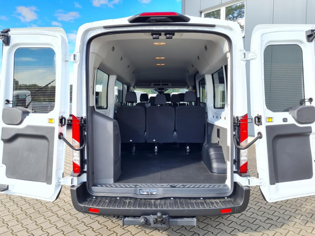 Ford Transit 350 Kombi 9 Sitze L3 AG Trend AHK KAMERA - Kleinbus, Personentransporter: das Bild 5 Ford Transit 350 Kombi 9 Sitze L3 AG Trend AHK KAMERA - Kleinbus, Personentransporter: das Bild 5