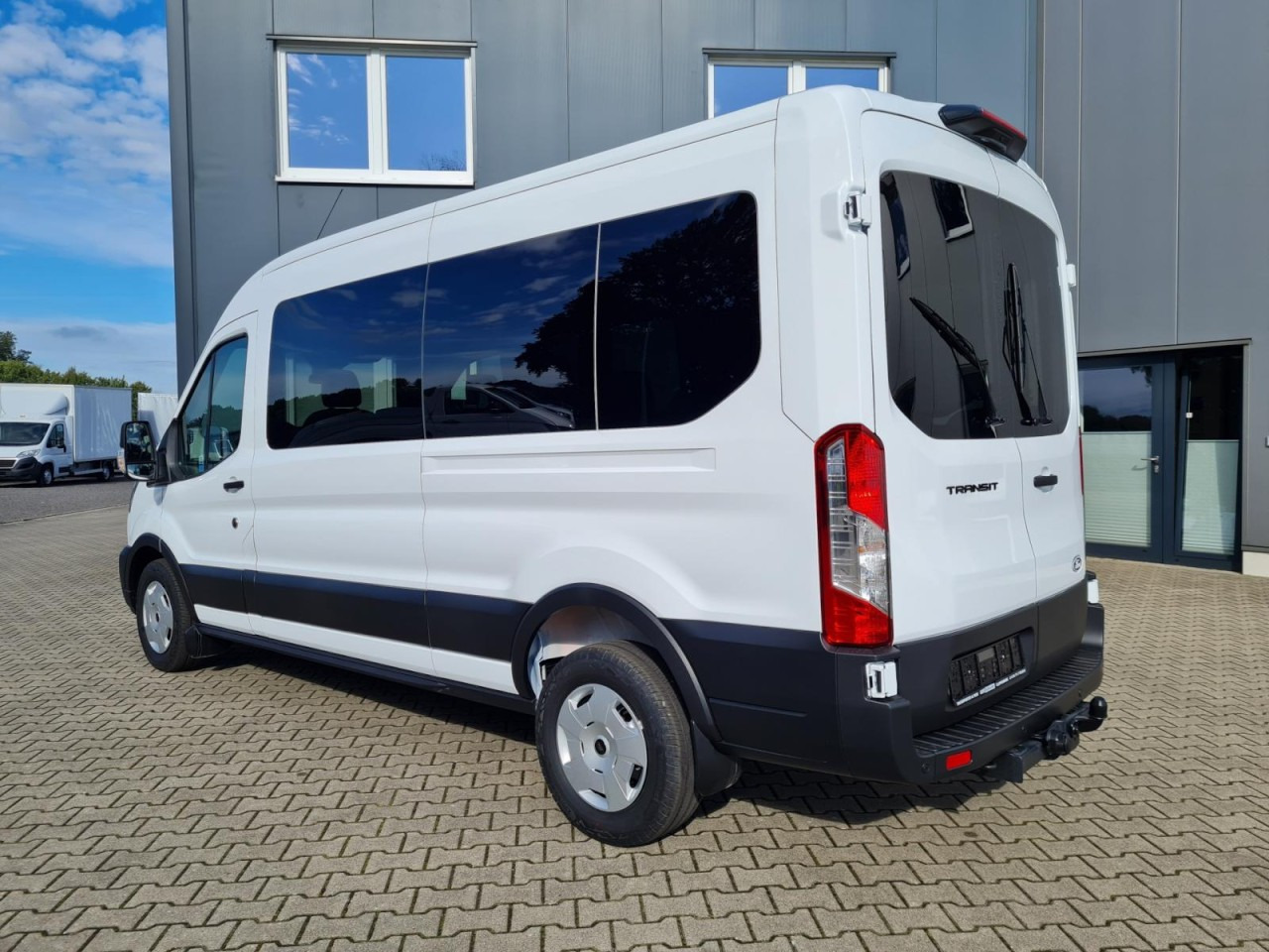 Ford Transit 350 Kombi TDCi L3 AG Trend 9 Sitze AHK KAMERA - Kleinbus, Personentransporter: das Bild 4 Ford Transit 350 Kombi TDCi L3 AG Trend 9 Sitze AHK KAMERA - Kleinbus, Personentransporter: das Bild 4