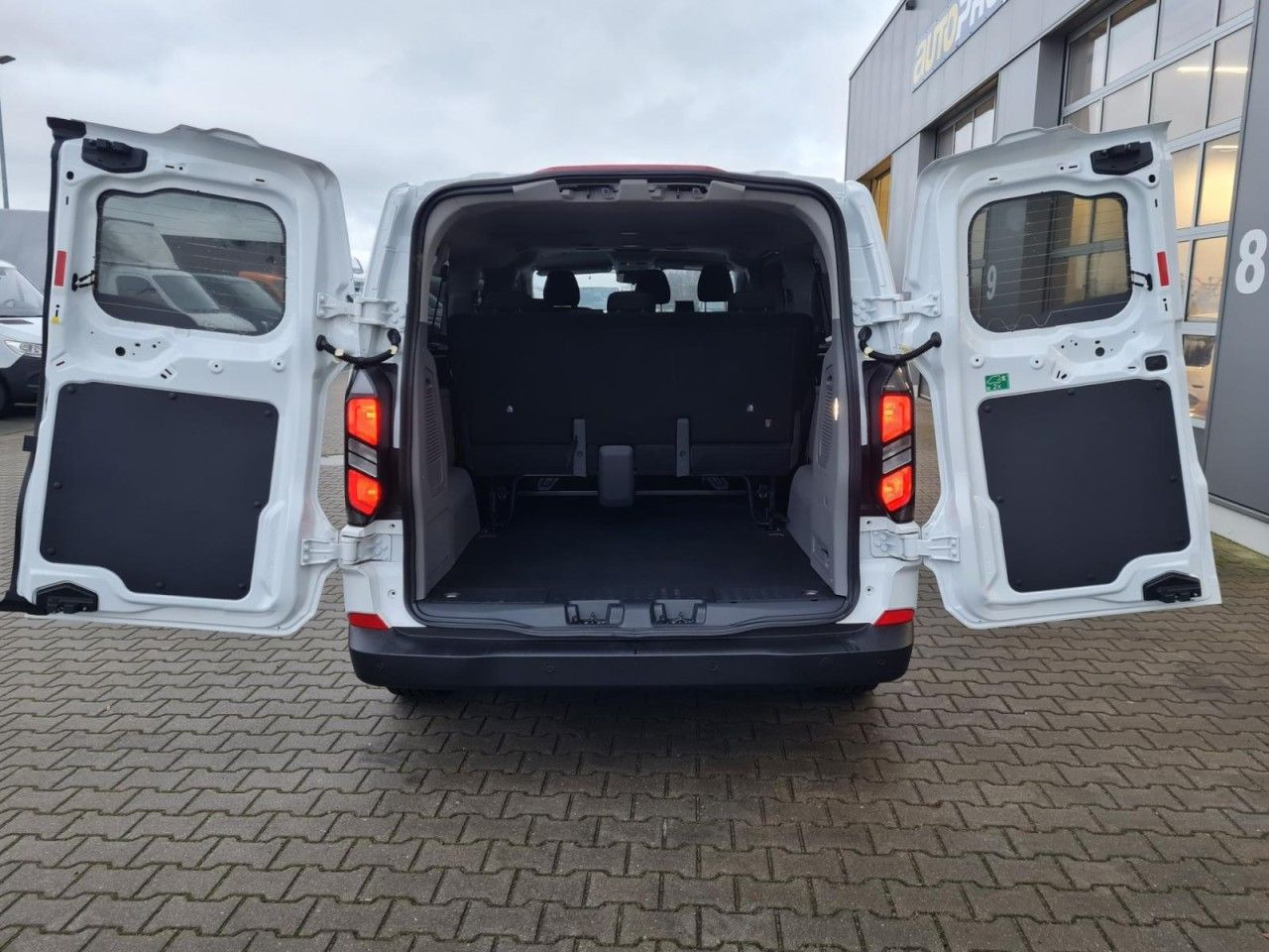 Ford Transit Custom Kombi 320 L2 Trend 9 Sitze KAMERA - PKW: das Bild 5 Ford Transit Custom Kombi 320 L2 Trend 9 Sitze KAMERA - PKW: das Bild 5