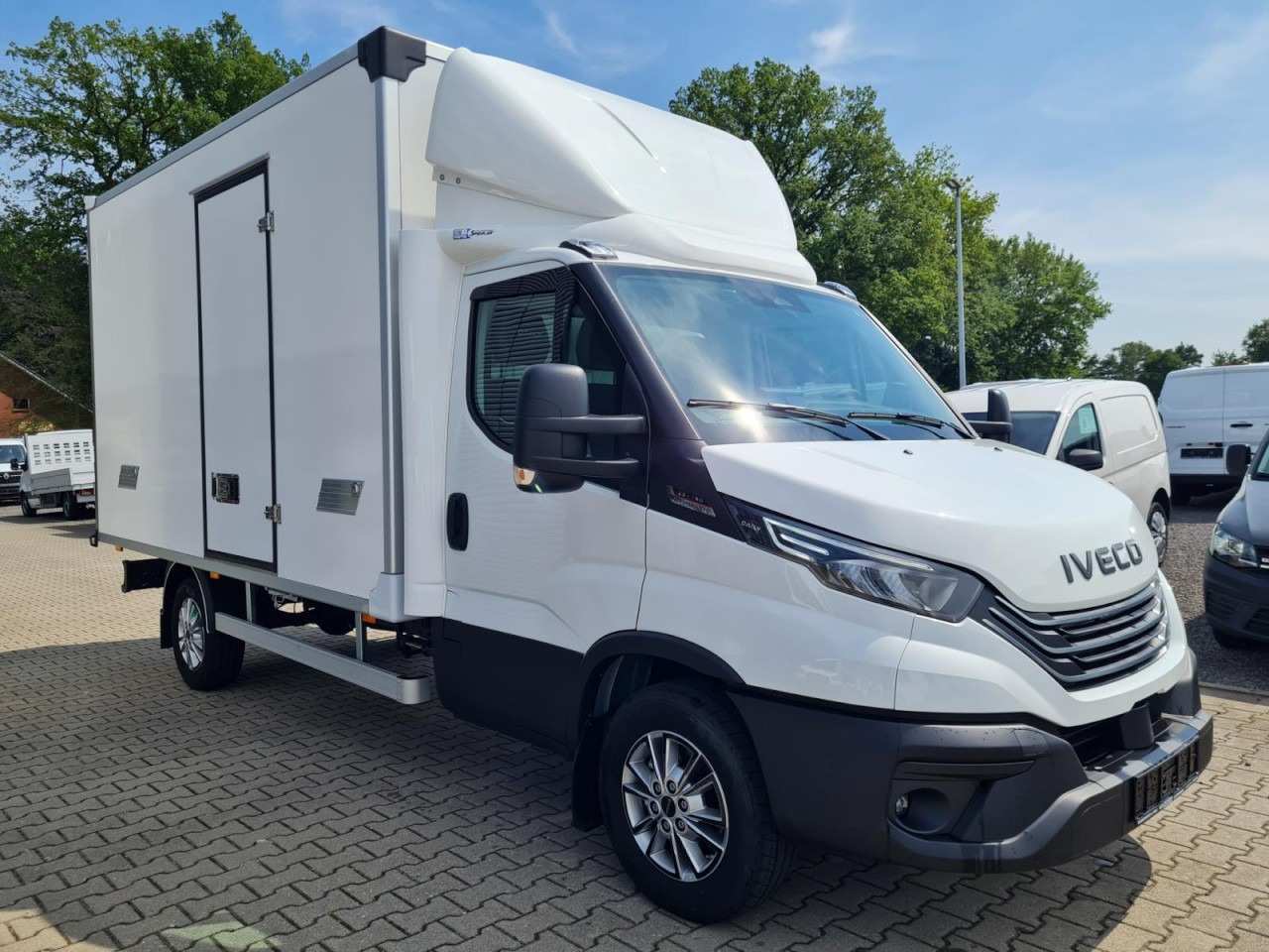 Iveco DAILY 35S18 Koffer Automatik ALU KAMERA NAVI TEMPOMAT - Koffer Transporter: das Bild 3 Iveco DAILY 35S18 Koffer Automatik ALU KAMERA NAVI TEMPOMAT - Koffer Transporter: das Bild 3